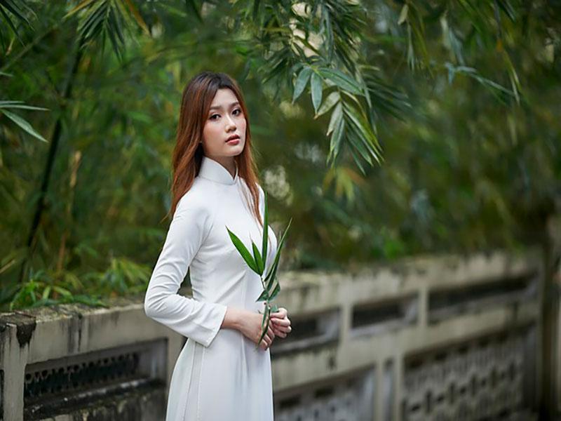 white long sleeve dress maxi